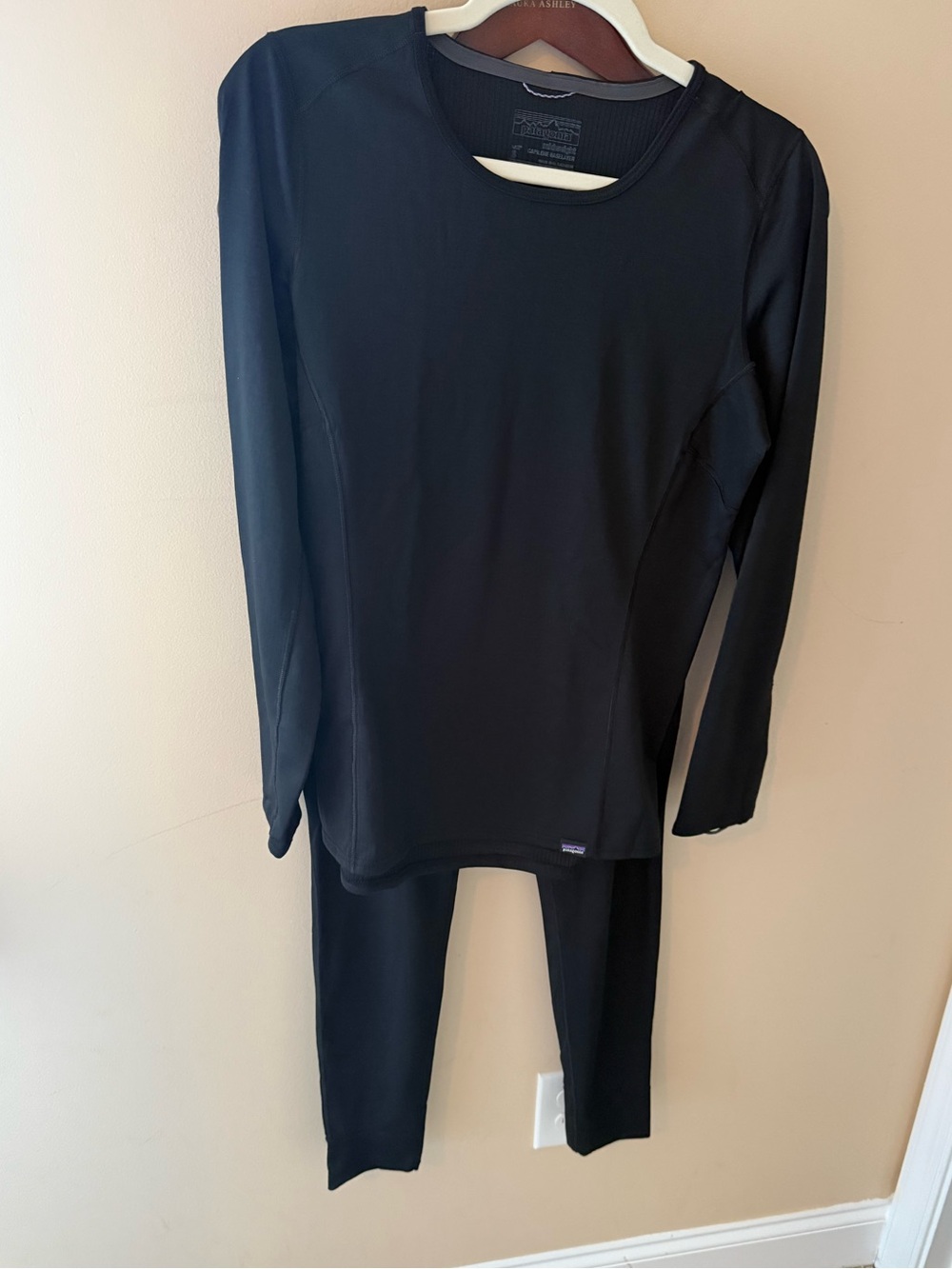 Patagonia Capilene Midweight Baselayer Set Crew Neck and Legging Black size S